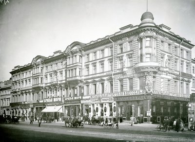 Nr. 54 Newski-Prospekt, Ecke Malaya Sadovaya Straße, St. Petersburg, frühe 1900er von Russian Photographer